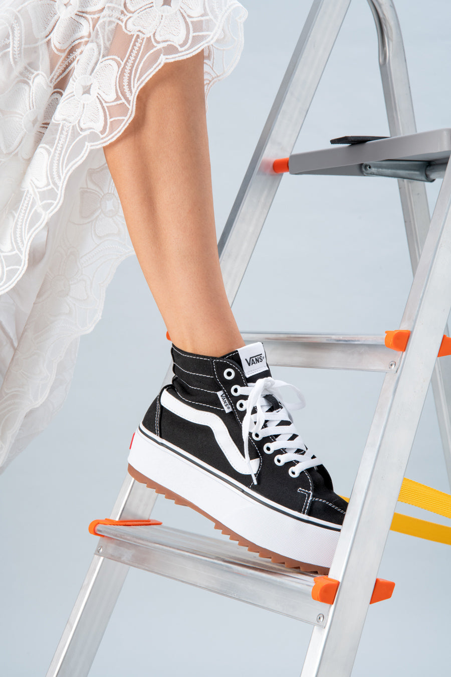 Sneakers con Flatform Nere e Bianche Vans Hi Tapered