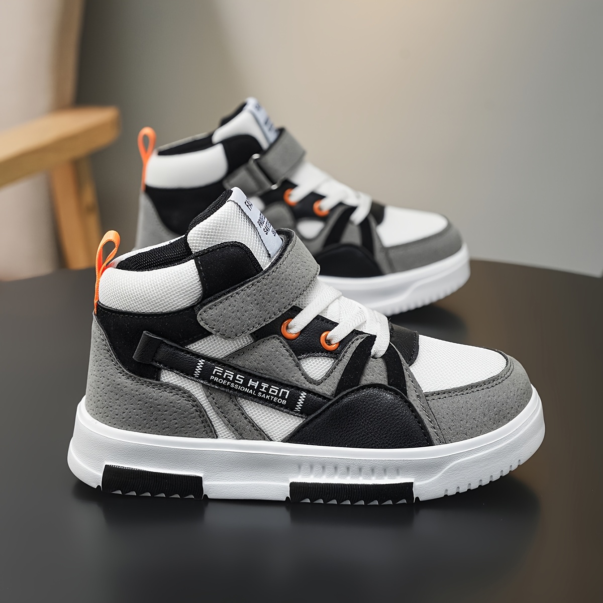 Scarpe sportive casual traspiranti e confortevoli con una suola…