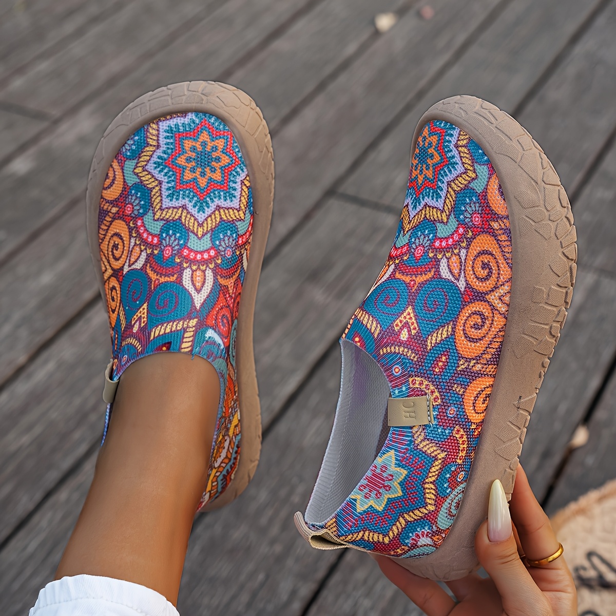 Sneakers casual da donna, design su scarpa larga adatta a piedi…